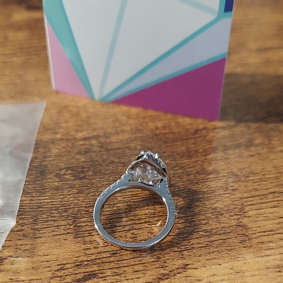 Tiger Gems 3.5 ctw Pear Halo Ring Size 4. Diamond Simulant. NWOT! - Picture 5 of 13